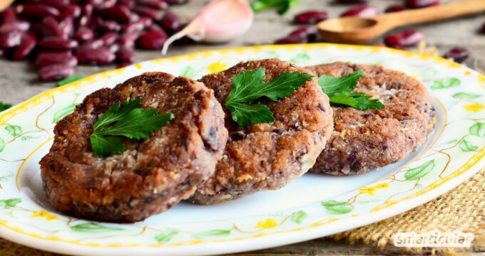 Kidneybohnenfrikadellen sind eine beliebte und nahrhafte Alternative zum Klassiker mit Fleisch - proteinreich, gesund und richtig lecker!