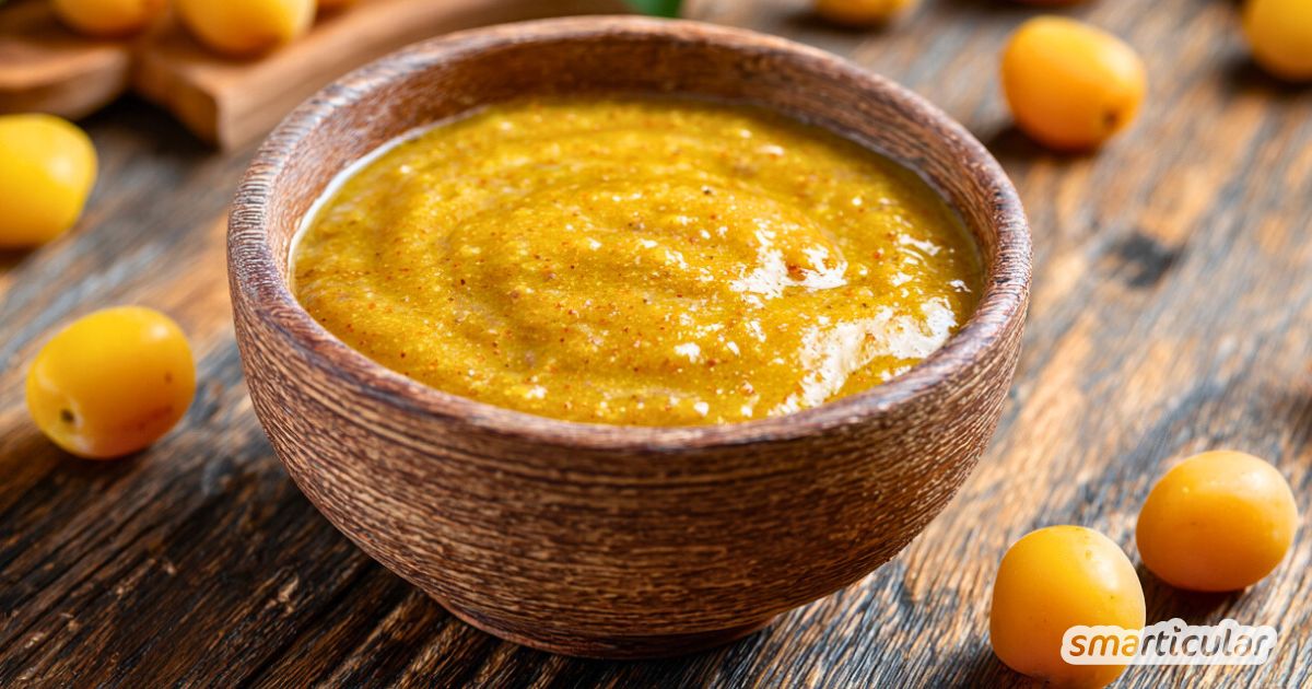 Wenn du eher kein Süßschnabel bist, verarbeite deine Ernte einfach zu einem würzigen Mirabellensenf - in wenigen Arbeitssschritten.