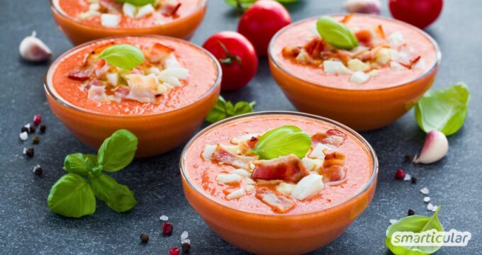 Jede Menge Tomaten, altbackenes Weißbrot und Knoblauch sind die Hauptzutaten einer Salmorejo - einer köstlichen kalte Suppe aus Südspanien.