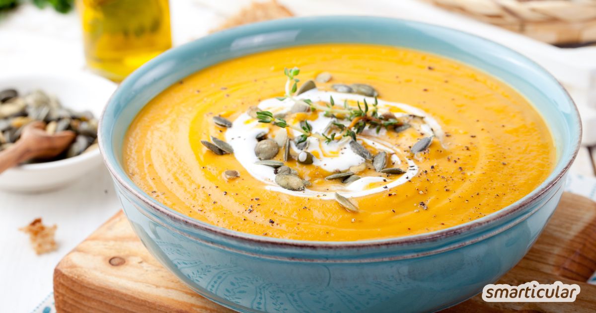Kürbissuppe ist ein echter Klassiker unter den Herbstgerichten. Sie lässt sich schnell und einfach zubereiten und ist wunderbar cremig.