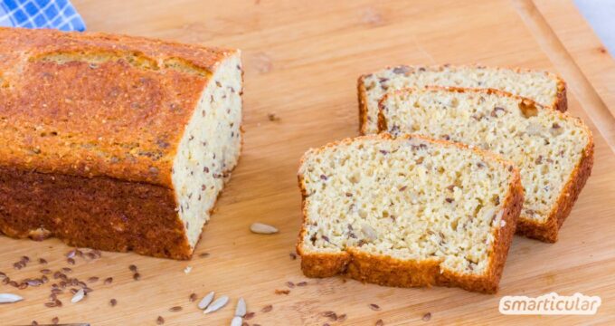 Mit diesem saftigen Quarkbrot ohne Mehl isst du reichlich Protein und Ballaststoffe. Und das Beste: Du brauchst nur fünf einfache Zutaten.