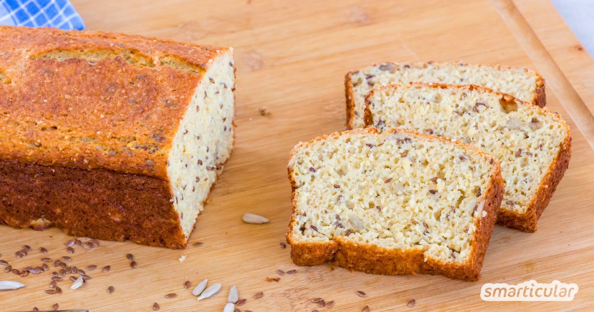 Mit diesem saftigen Quarkbrot ohne Mehl isst du reichlich Protein und Ballaststoffe. Und das Beste: Du brauchst nur fünf einfache Zutaten.