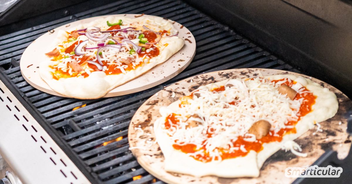 Pizza und Pizzabrot vom Grill sind eine abwechslungsreiche, herzhafte Beilage. Sie gelingen einfach, schmecken knusprig und lassen sich kreativ variieren.