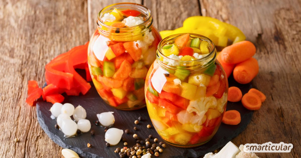 Gemüse sauer einlegen ist eine einfache Möglichkeit zahlreiche Gemüsesorten lecker zu konservieren - mit Grundrezept, Würzideen und mehr.