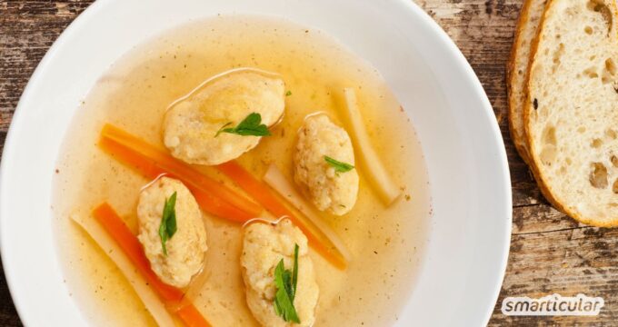 Eine Griesknockerlsuppe vereint sättigende Griesklößchen mit gesundem Herbstgemüse - einfach zuzubereiten und richtig lecker!