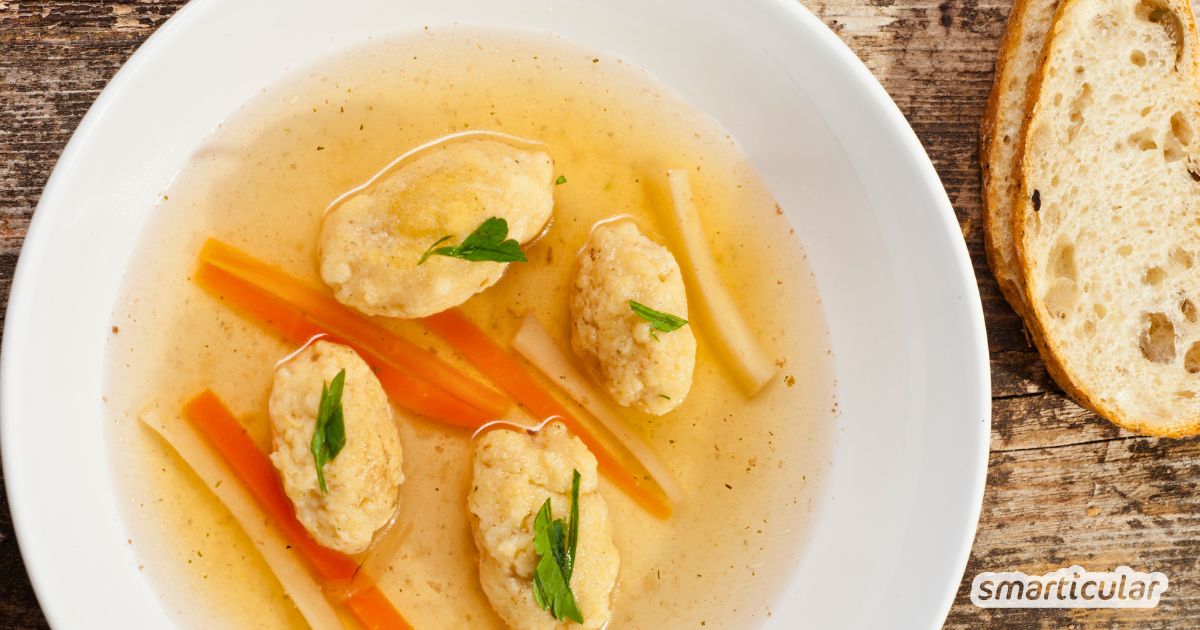 Eine Griesknockerlsuppe vereint sättigende Griesklößchen mit gesundem Herbstgemüse - einfach zuzubereiten und richtig lecker!