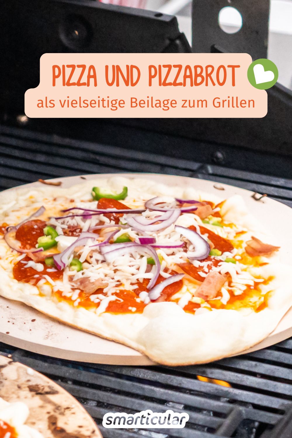 Pizza und Pizzabrot vom Grill sind eine abwechslungsreiche, herzhafte Beilage. Sie gelingen einfach, schmecken knusprig und lassen sich kreativ variieren.