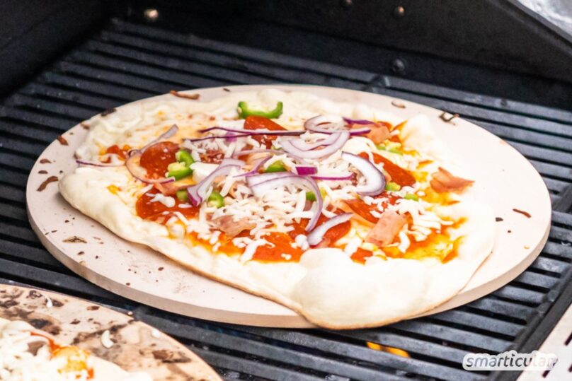 Pizza auf Grillstein