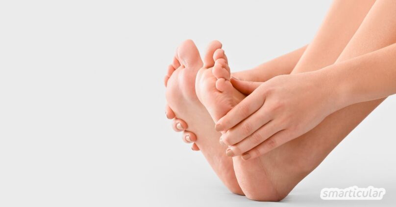 Eine Fußmassage wirkt wohltuend auf Körper und Geist. Mit dieser einfachen Anleitung kannst du direkt loslegen und genießen.