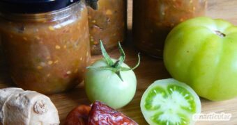 Mit diesem einfachen Rezept für ein aromatisches Grüne-Tomaten-Chutney kannst du unreife Früchte verarbeiten und noch viele Wochen genießen.﻿