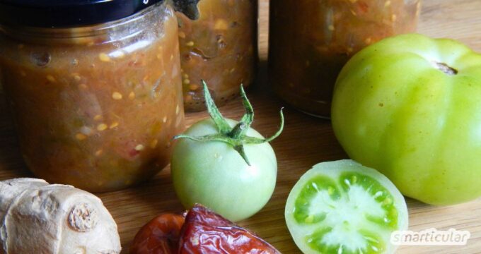Mit diesem einfachen Rezept für ein aromatisches Grüne-Tomaten-Chutney kannst du unreife Früchte verarbeiten und noch viele Wochen genießen.﻿