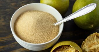 Alles, was du über die trendige Zuckeralternative aus Mönchsfrucht wissen solltest: Richtige Anwendung, Vorteile und mögliche Nachteile.