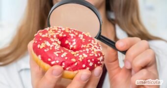 Emulgatoren machen Lebensmittel cremig, können aber die Darmflora stören. Erfahre, welche E-Nummern kritisch sind und wie du sie vermeidest.