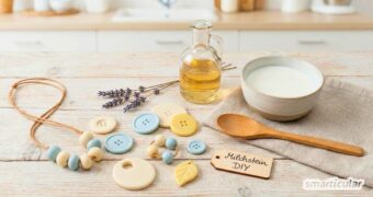So verwandelst du Milch in Galalith, eine nachhaltige Plastik-Alternative für Knöpfe, Schmuck und Co. - günstig und biologisch abbaubar!
