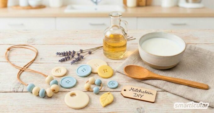 So verwandelst du Milch in Galalith, eine nachhaltige Plastik-Alternative für Knöpfe, Schmuck und Co. - günstig und biologisch abbaubar!