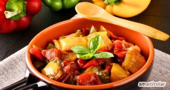 Oregano Peperonata einfach selber machen: Mediterranes Rezept mit frischem Oregano, viel Gemüse und wertvollen Tipps für die Zubereitung.