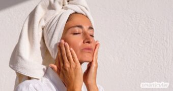 Die beste Anti-Falten-Maske selber machen: Mandelöl und Honig spenden Feuchtigkeit, schützen vor freien Radikalen und polstern Fältchen auf.