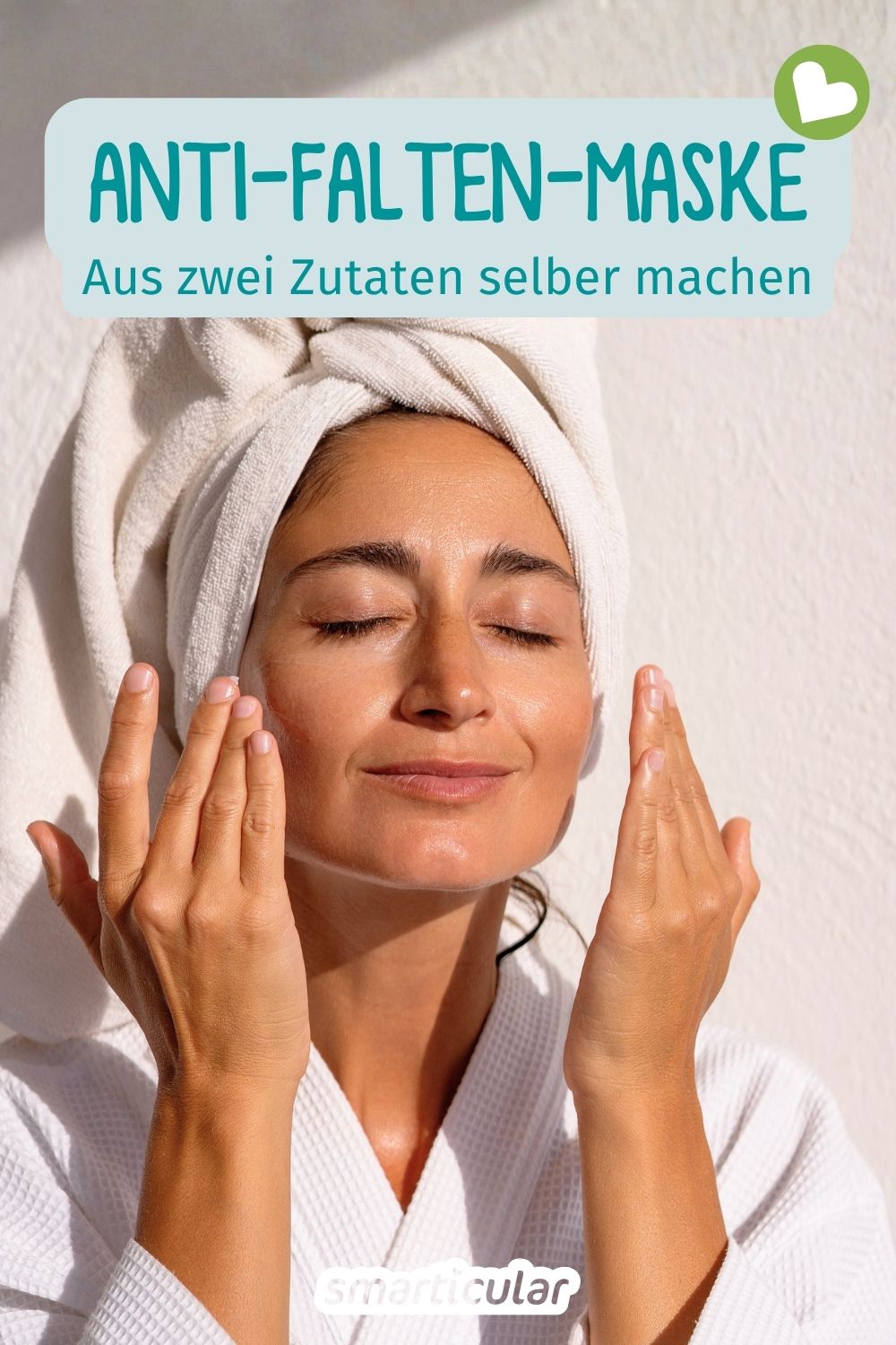 Die beste Anti-Falten-Maske selber machen: Mandelöl und Honig spenden Feuchtigkeit, schützen vor freien Radikalen und polstern Fältchen auf.