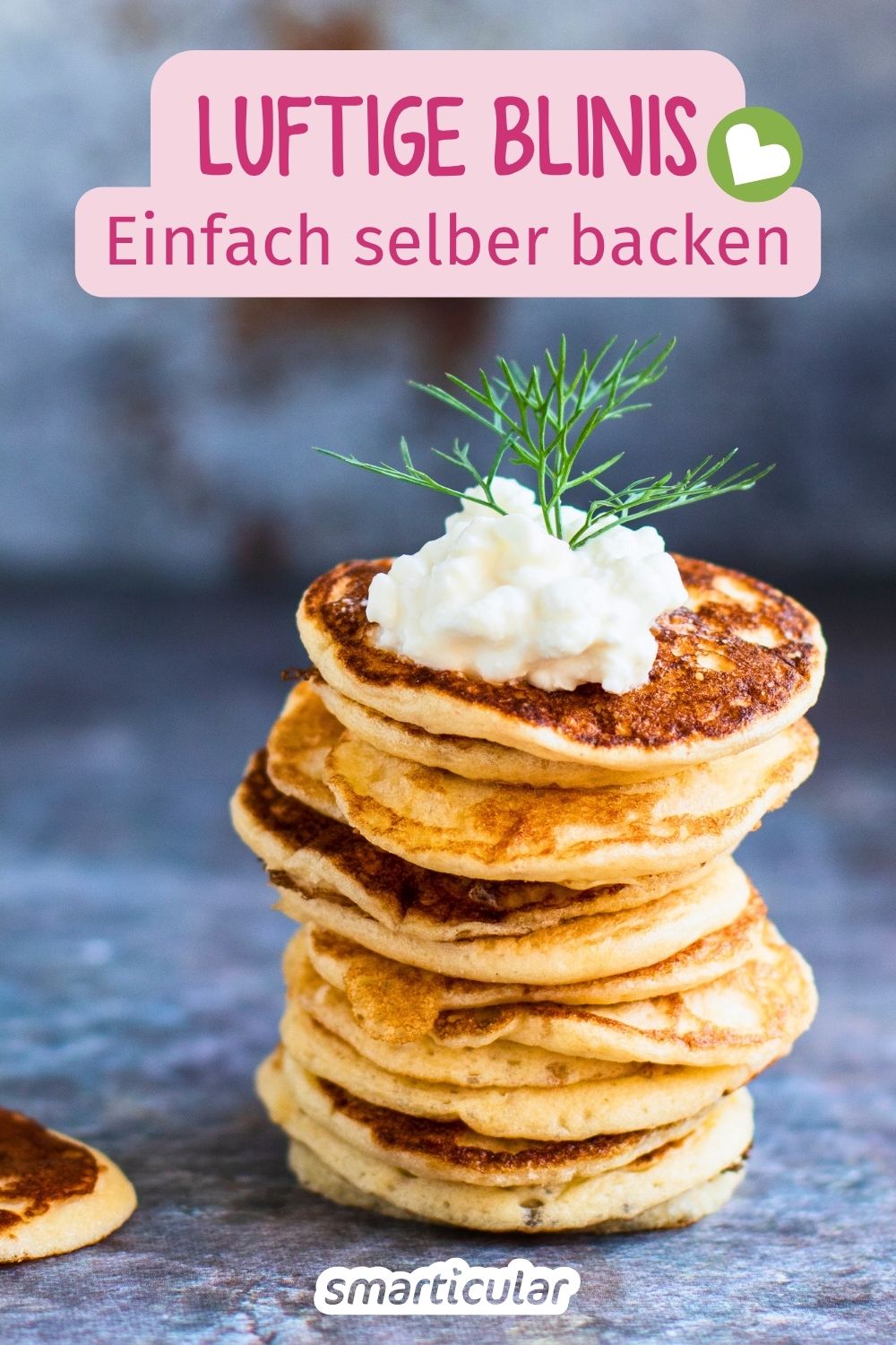 Blinis selber machen: Mit Buchweizen werden die Mini-Pfannkuchen schön fluffig und nussig-lecker. Entdecke unser einfaches Grundrezept!