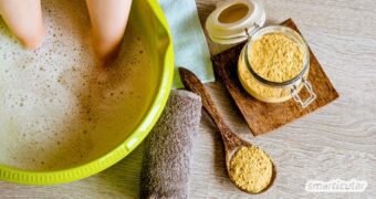 Kalte Füße oder anbahnende Erkältung? Ein Senfmehl-Fußbad aktiviert die Selbstheilungskräfte - detaillierte Anleitung und Sicherheitstipps.