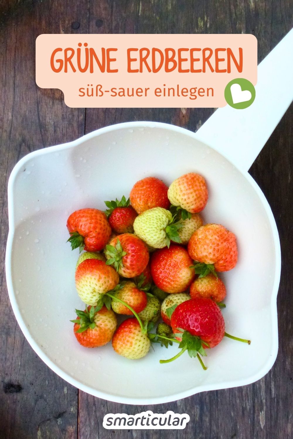 Eingelegte grüne Erdbeeren sind eine kreative Möglichkeit, unreife Früchte haltbar zu machen und süß-sauer zu Käse, Salaten oder Grillgerichten zu genießen.