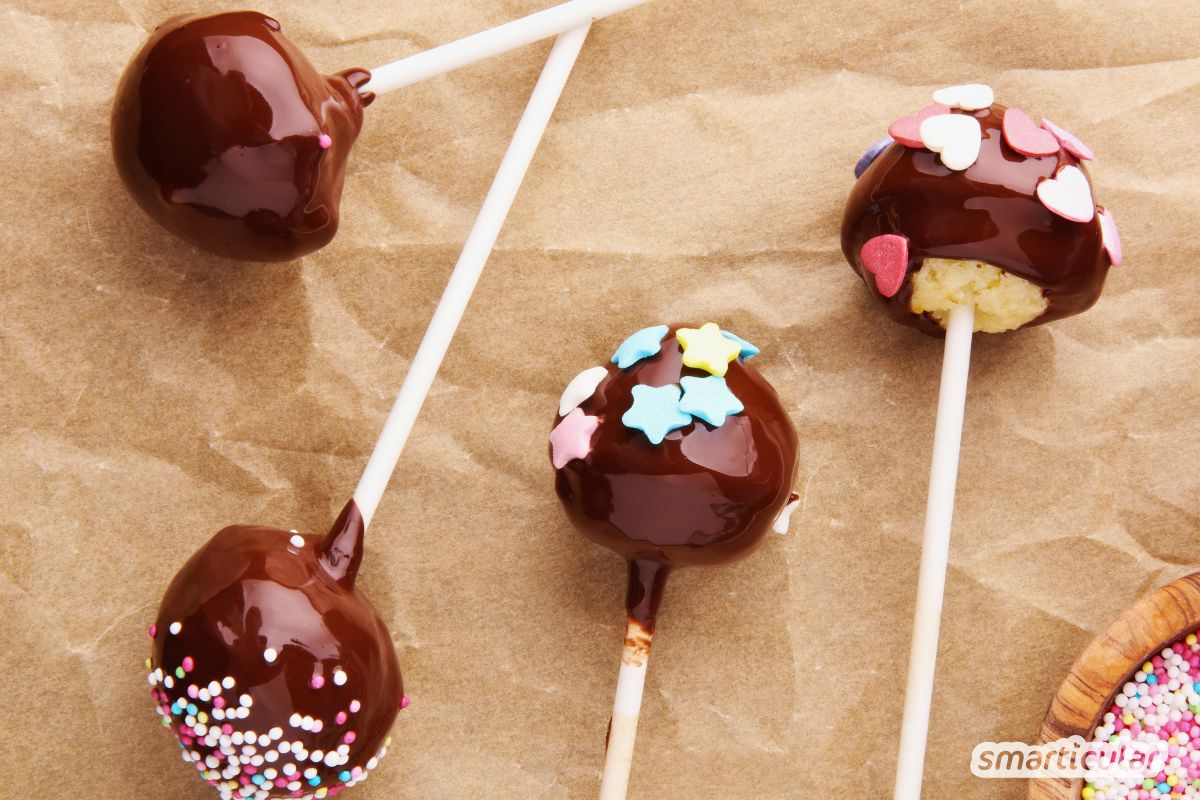 cake-pops-aus-kuchenresten-rezept-4 Verwandle trockene Kuchen und Muffins mit diesem simplen Rezept in saftige Cake Pops aus Kuchenresten - so lecker geht Lebensmittel retten!
