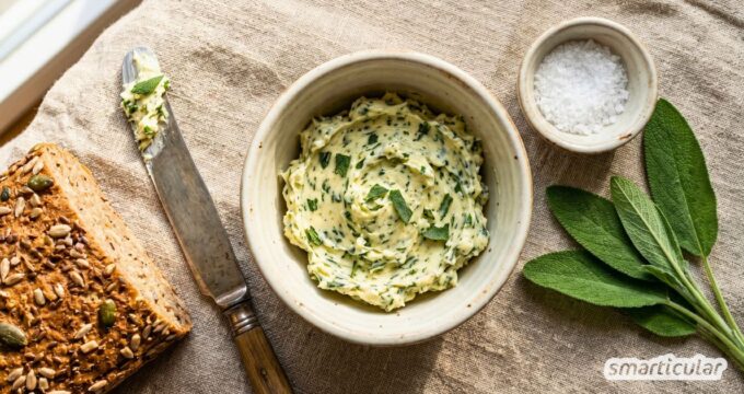 Salbeibutter selber machen: Mit diesem simplen und blitzschnellen Rezept machst du Salbei haltbar und verfeinerst Pasta, Gnocchi und Gemüse.