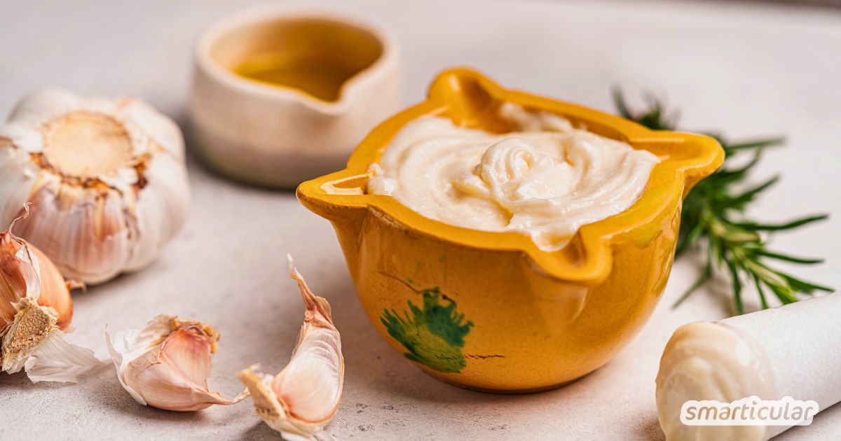 Cremige Aquafaba-Aioli einfach selber machen! 🧄 Mit diesem schnellen Rezept aus Kichererbsenwasser gelingt der perfekte Knoblauch-Dip.