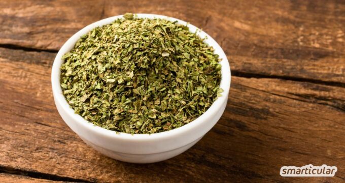 Liebstöckel trocknen und verwenden: So machst du das aromatische Maggikraut schonend haltbar. Mit einfacher Schritt-für-Schritt-Anleitung!