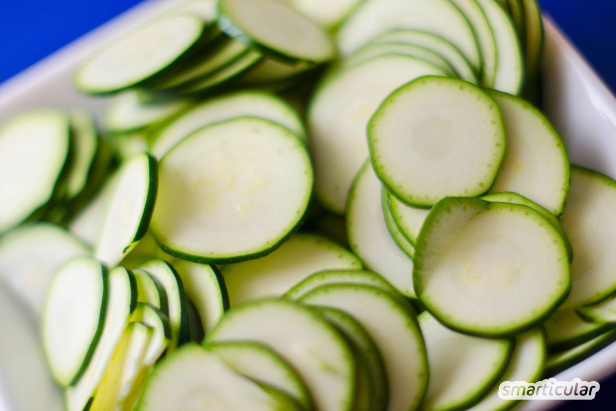 zucchini-carpaccio-rezept-2 Keine Lust auf schweres Essen an heißen Tagen? Dann probier dieses Zucchini-Carpaccio! Schnell gemacht und herrlich erfrischend.