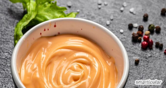 Cocktailsauce selber machen geht ganz einfach! Entdecke unser schnelles Rezept mit Tomatenmark - wahlweise klassisch oder vegan.