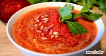 Eine frische Rohkostsuppe mit Roter Bete und Möhren ist schnell gemixt, voller Vitamine und überraschend fruchtig - unbedingt probieren!