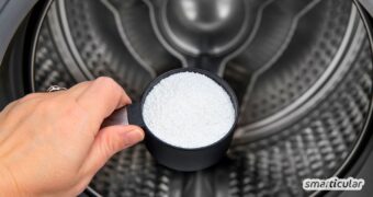 Erfahre, wann du deine Waschmaschine entkalken solltest, wie du hartnäckige Kalkablagerungen entfernst und die Neubildung verhinderst.