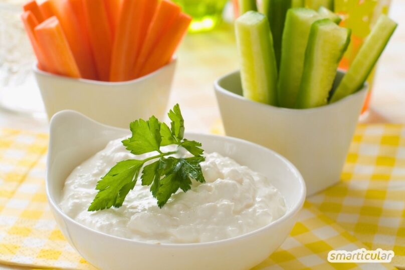 Ständiges Snacken belastet den Körper. Erfahre, warum Essenspausen wichtig sind und wie du gesunde Zwischenmahlzeiten selber machst.