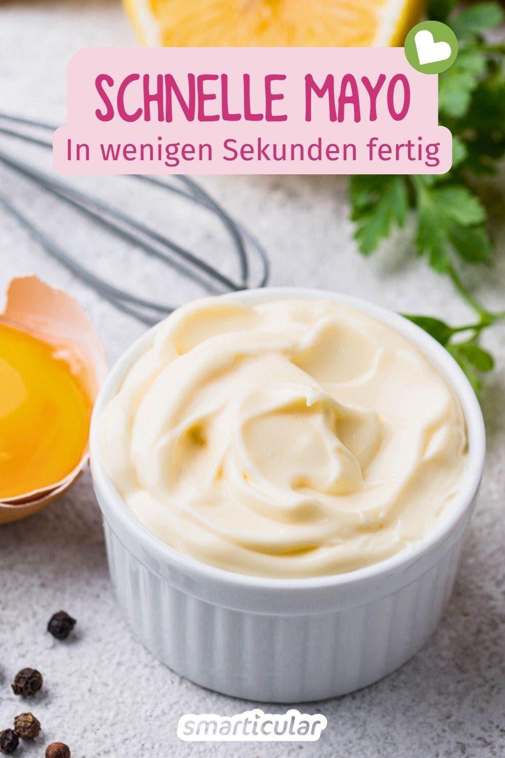 Mit diesem Rezept für Blitzmayonnaise gelingt der cremige Dip in Sekunden. Alle Zutaten kommen auf einmal ins Glas – ohne langsames Öl-Gießen!