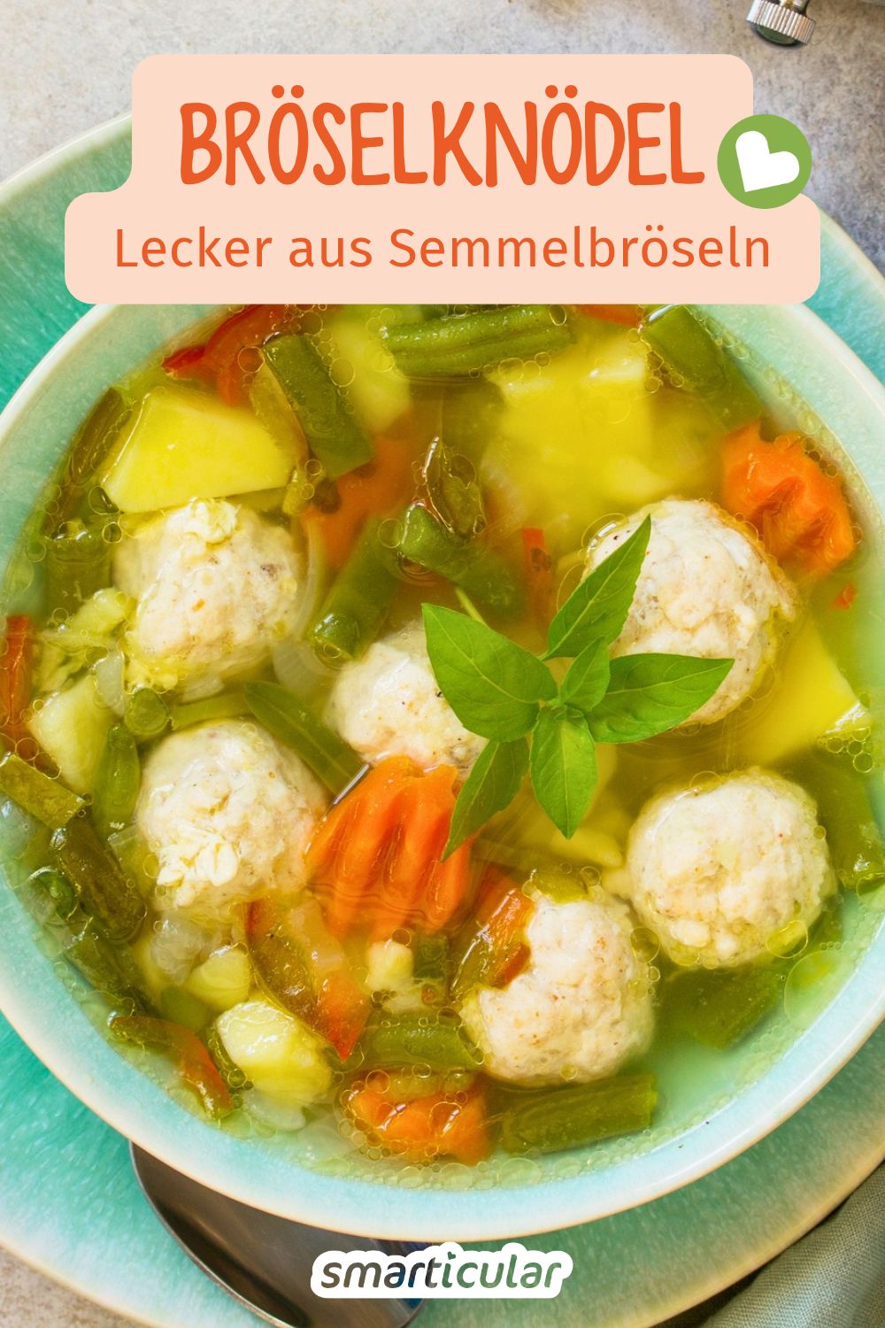 Mit diesem einfachen Rezept für klassische Bröselknödel wird aus Paniermehl und wenigen weiteren Zutaten eine herzhafte Suppeneinlage.