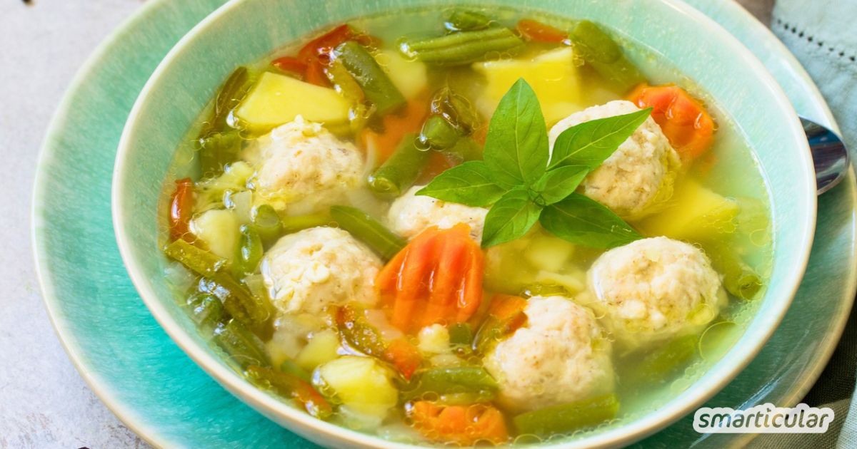 Mit diesem einfachen Rezept für klassische Bröselknödel wird aus Paniermehl und wenigen weiteren Zutaten eine herzhafte Suppeneinlage.