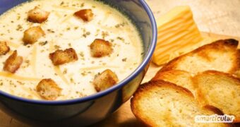 Wirf Käsekanten nicht weg! Aus den würzigen Resten lässt sich im Nu eine gehaltvolle Käsesuppe kochen – ein einfaches Zero-Waste-Rezept.