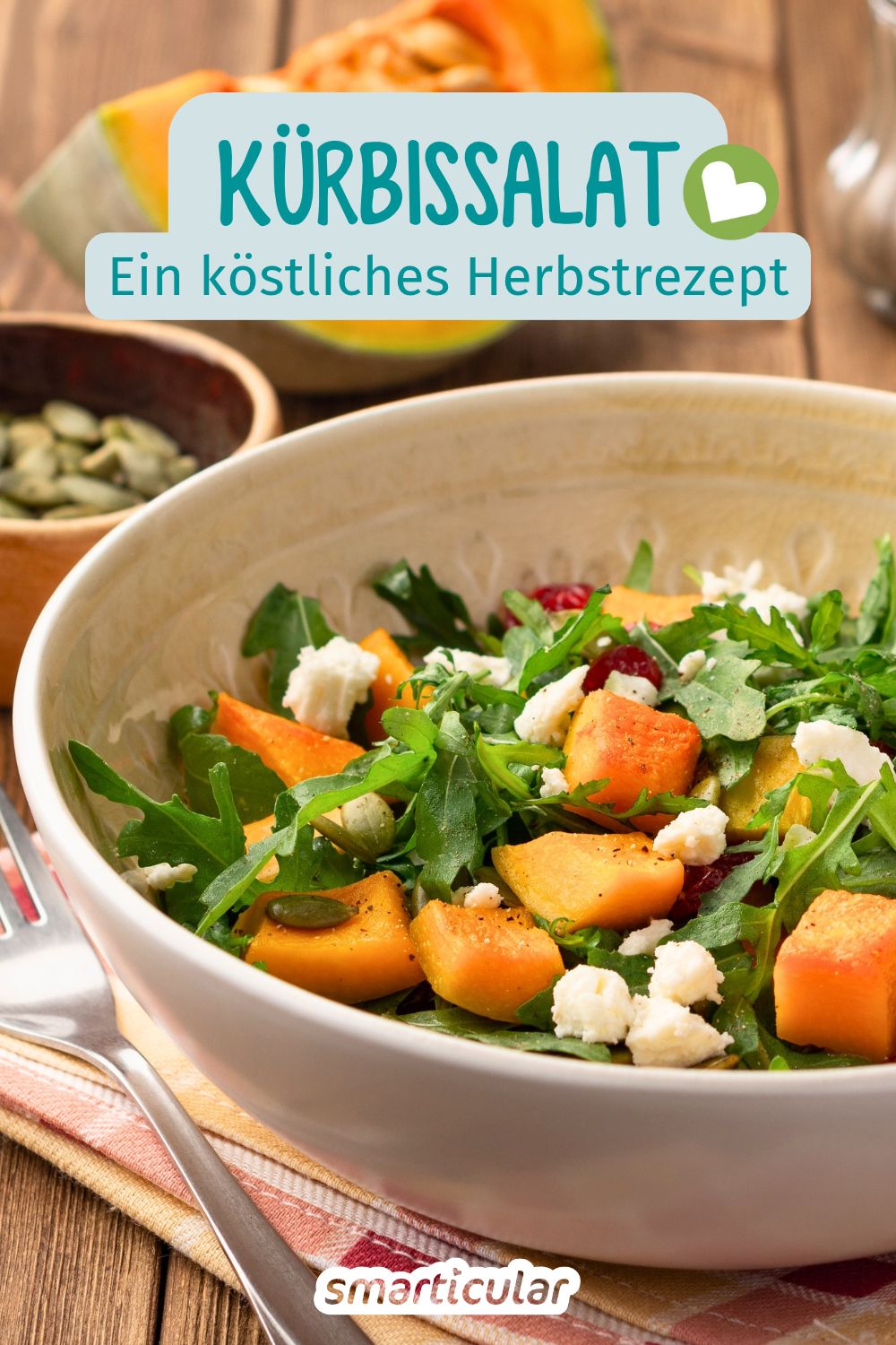 Aromatischer Kürbissalat mit würzigem Rucola und feinem Feta. Ein vitalstoffreiches Rezept für die Herbstküche - lecker und wandelbar!