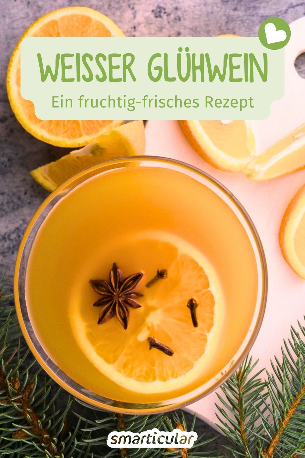 Fruchtiger weißer Glühwein mit Orangensaft lässt sich ganz einfach selber machen. Weniger Zucker, beste Gewürze und einfach nur lecker!